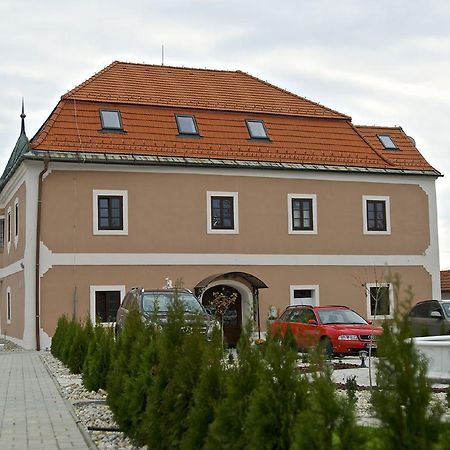 Kastiel Ottlyk Hotel Bánovce nad Bebravou Buitenkant foto