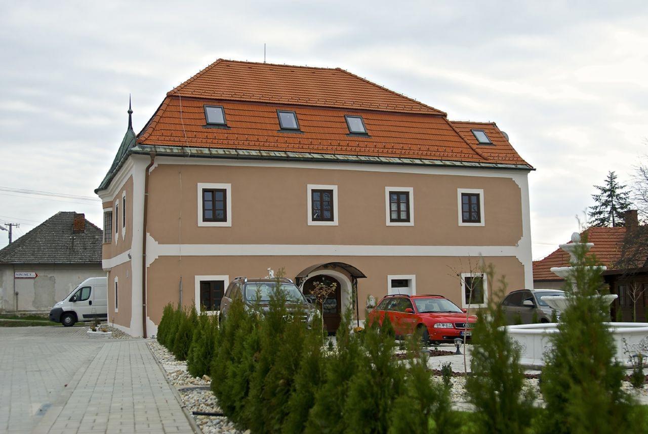 Kastiel Ottlyk Hotel Bánovce nad Bebravou Buitenkant foto